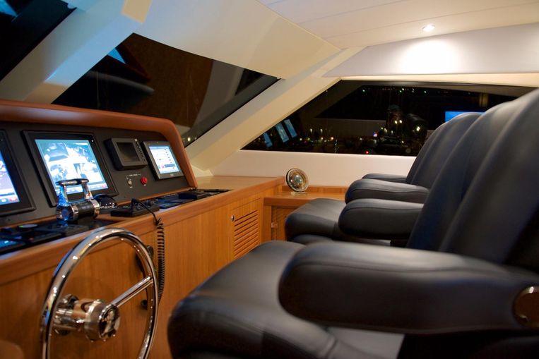 2024-70-johnson-70-motor-yacht-sky-lounge