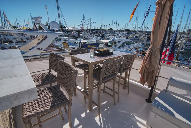 2024-70-johnson-70-motor-yacht-sky-lounge