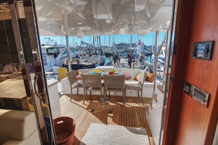 2024-70-johnson-70-motor-yacht-sky-lounge