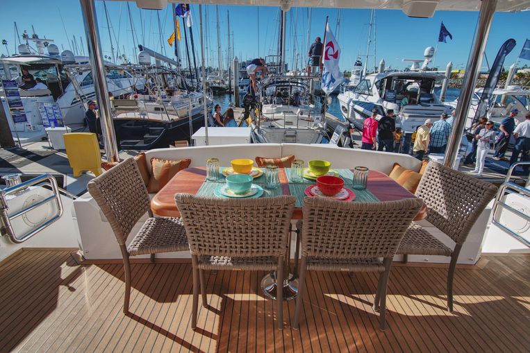 2024-70-johnson-70-motor-yacht-sky-lounge