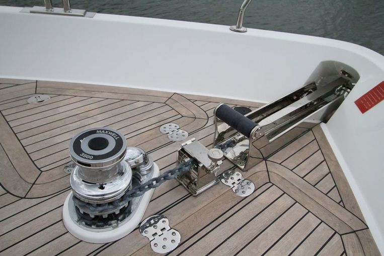 2024-70-johnson-70-motor-yacht-sky-lounge