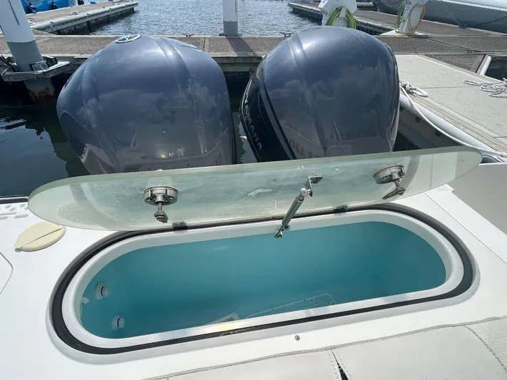  Yacht Photos Pics 2011 Pursuit S 280 Sport boat with open livewell and dual outboard motors.