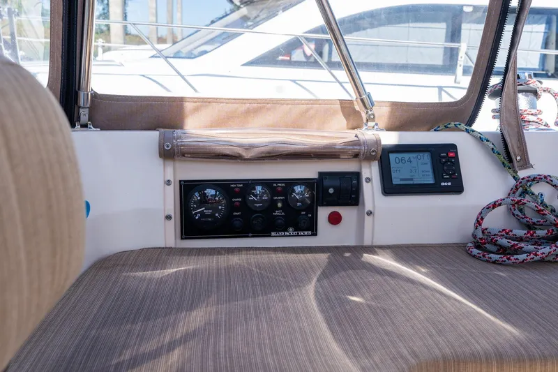 Easy Going Yacht Photos Pics Control panel of a 2008 Island Packet 465 yacht with navigation instruments.