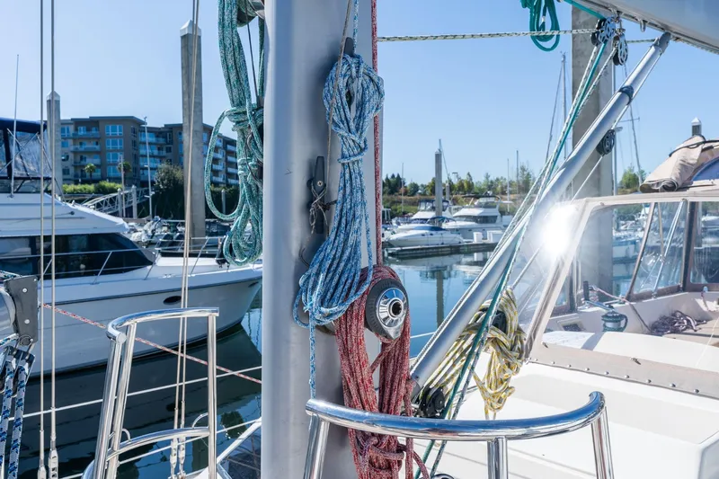 Easy Going Yacht Photos Pics 2008 Island Packet 465 sailboat mast and rigging in a marina setting.