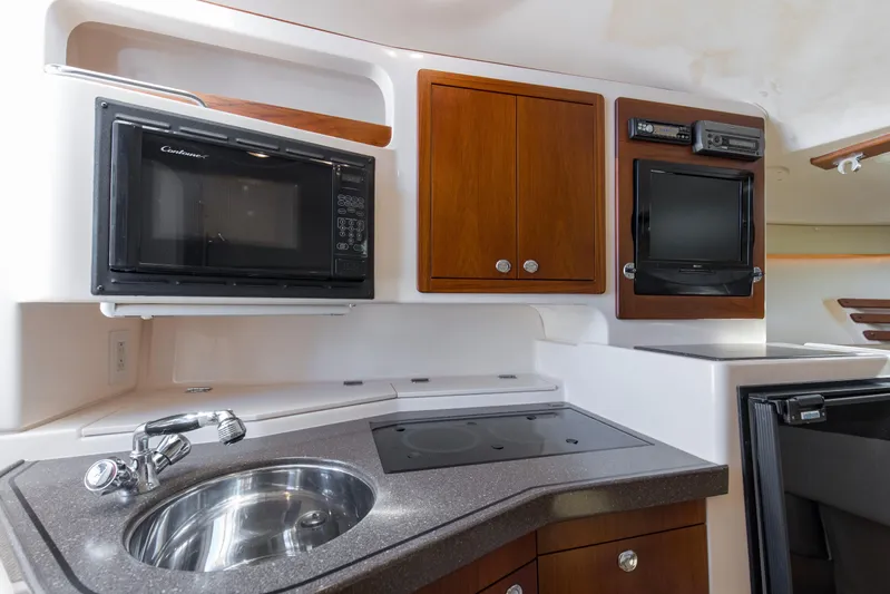  Yacht Photos Pics 2009 33 Grady White 330 no name Galley