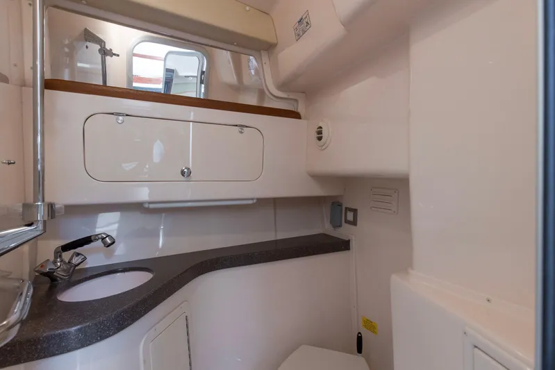  Yacht Photos Pics 2009 33 Grady White 330 no name Head