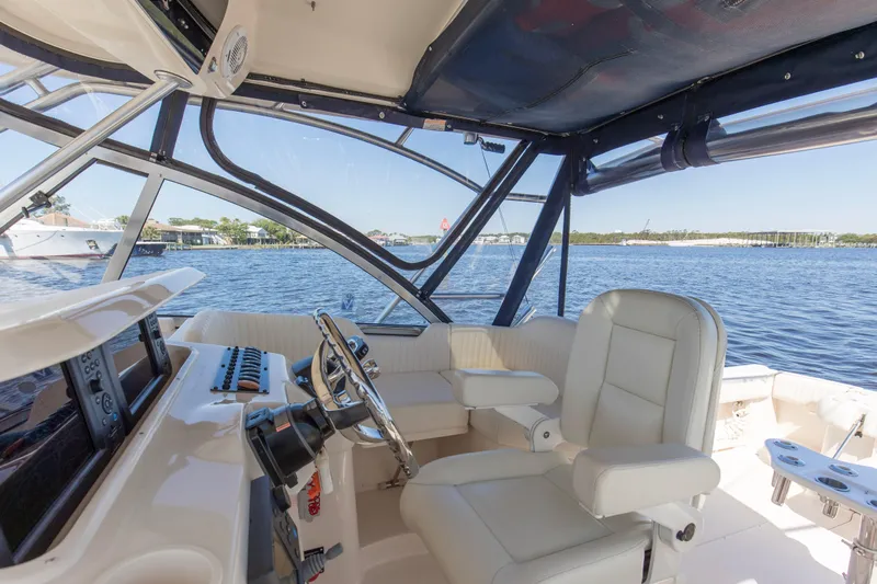  Yacht Photos Pics 2009 33 Grady White 330 no name Helm