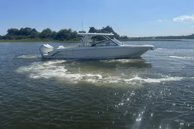 Boston Whaler 320 Vantage