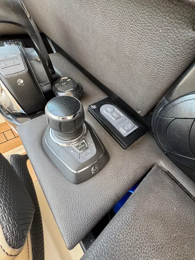 Nereids Yacht Photos Pics 2018 Sea Ray SLX 350 boat controls and joystick on dashboard.