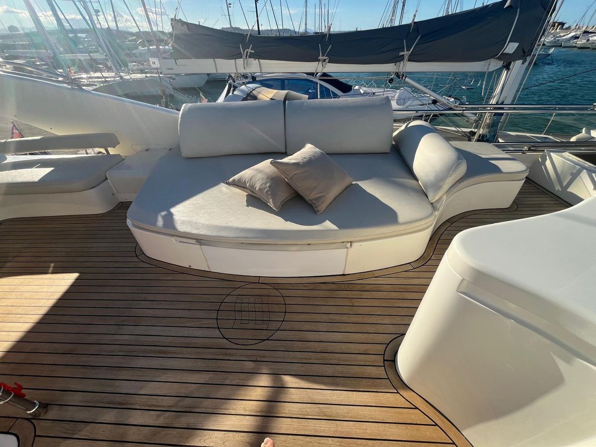 2000 Ferretti Yachts 61 