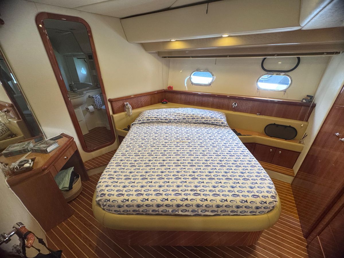 2000 Ferretti Yachts 61 