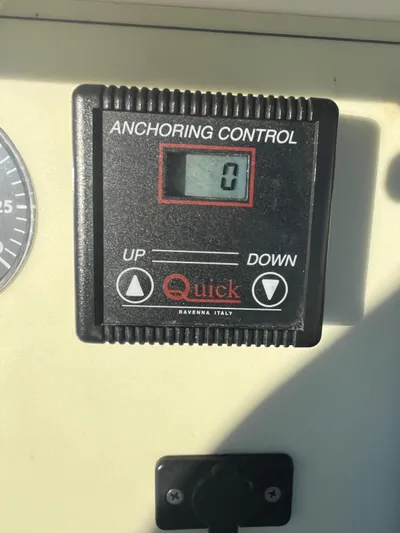  Yacht Photos Pics Anchoring control panel on 2000 Ferretti Yachts 620, displaying "0".