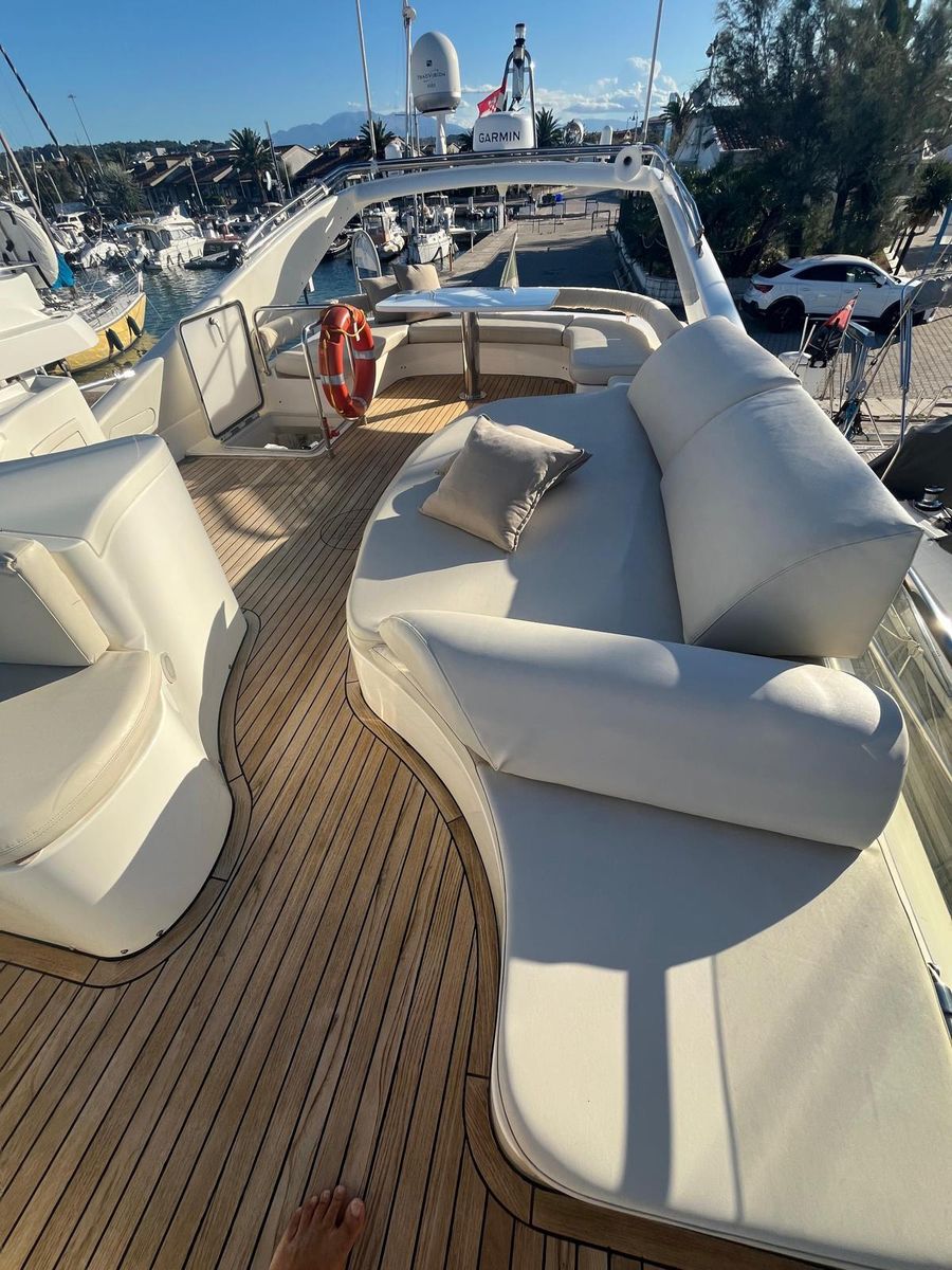 2000 Ferretti Yachts 61 