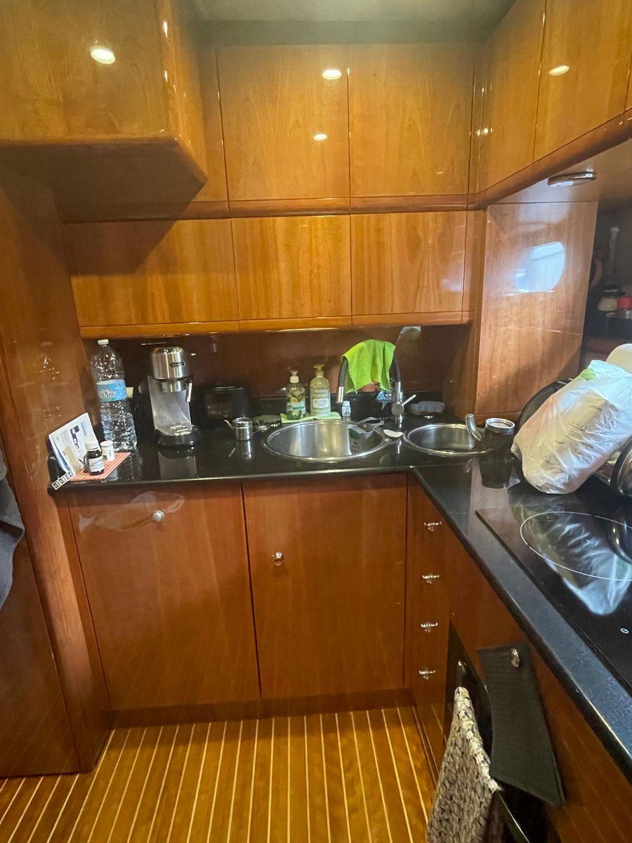 2000 Ferretti Yachts 61 