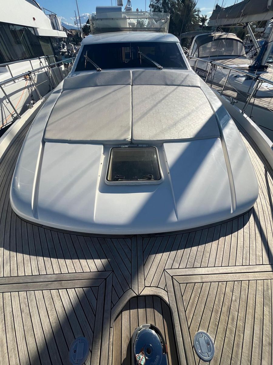 2000 Ferretti Yachts 61 