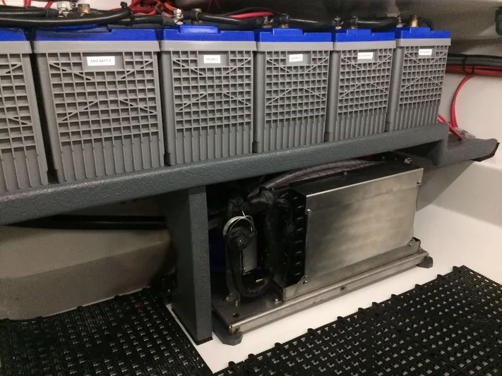  Yacht Photos Pics Batteries AC