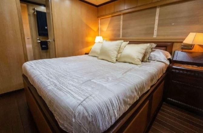 2004 Mangusta 111 