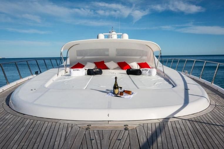 2004 Mangusta 111 