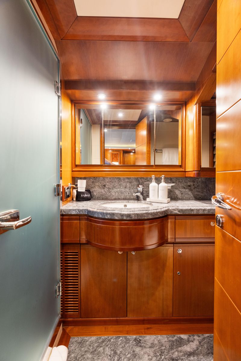 2004 Ferretti Yachts 112 