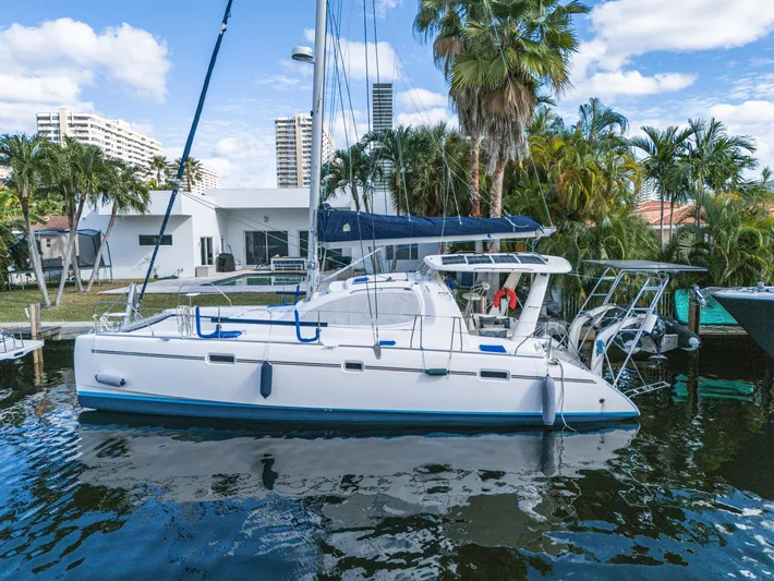 Reef'n It Yacht Photos Pics 