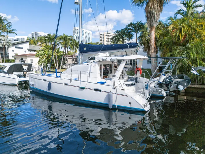 Reef'n It Yacht Photos Pics 