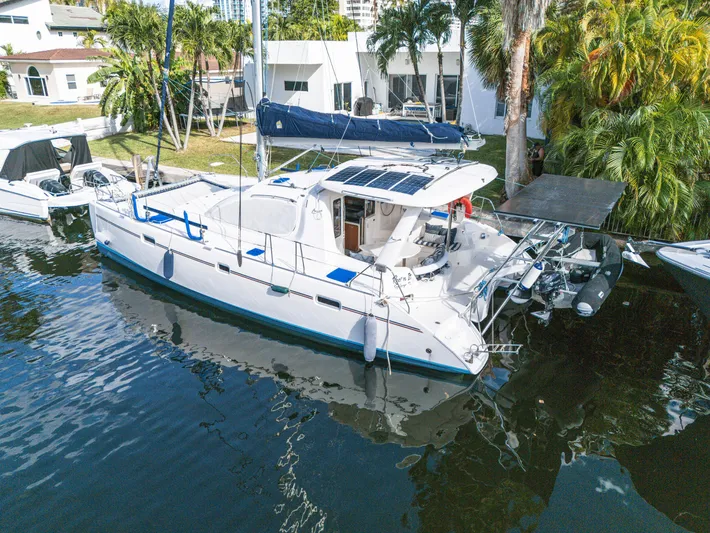 Reef'n It Yacht Photos Pics 