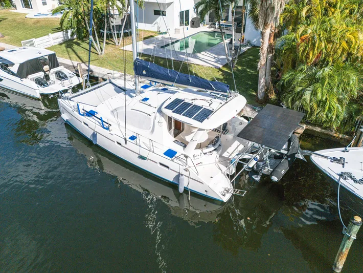 Reef'n It Yacht Photos Pics 