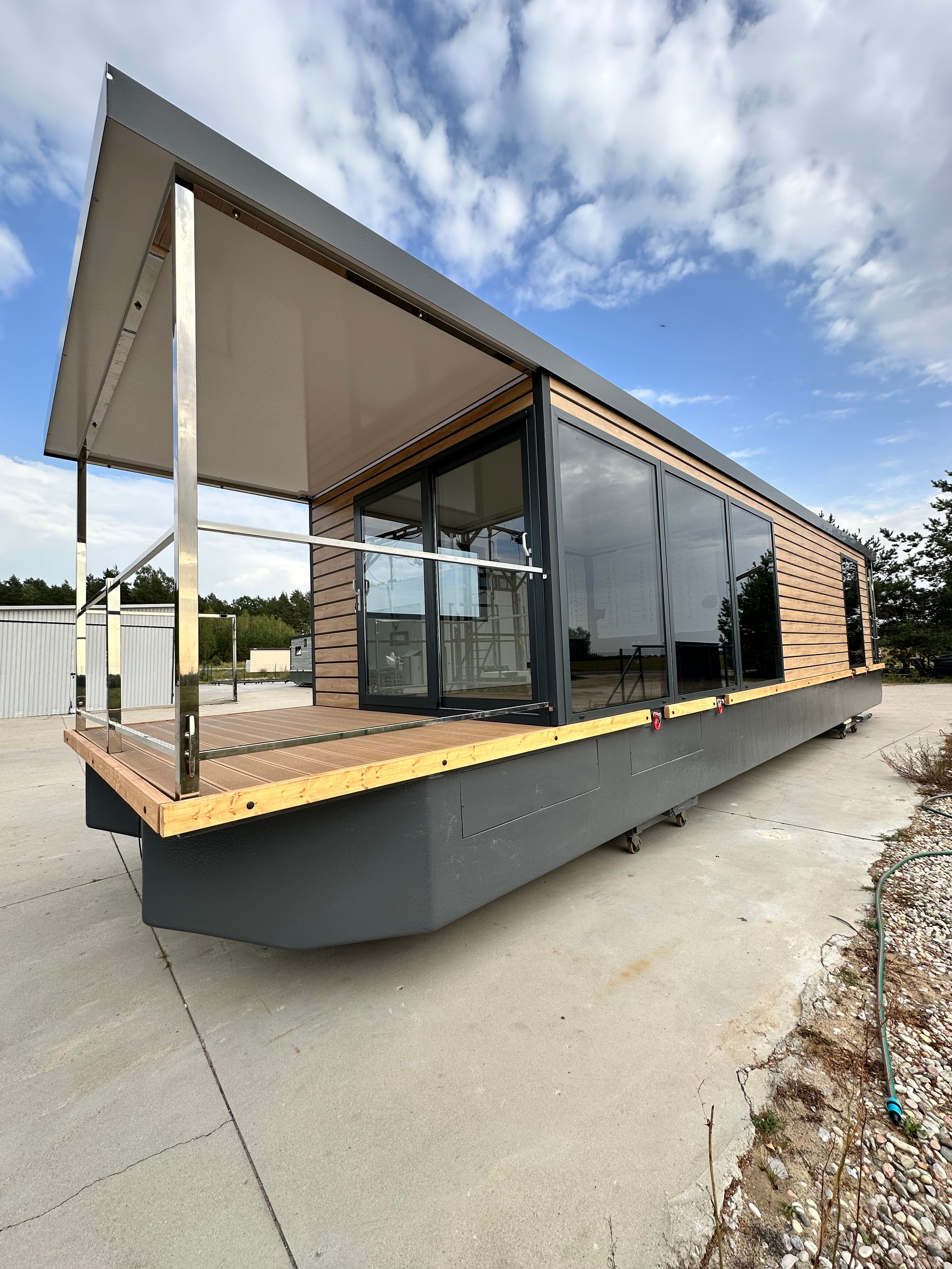 2025 Houseboat mBoat