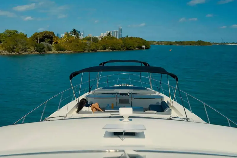 Intervention Yacht Photos Pics Azimut 100 Leonardo yacht cruising on a sunny day, 2010 model.