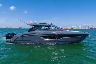 Cruisers Yachts 42 GLS OB