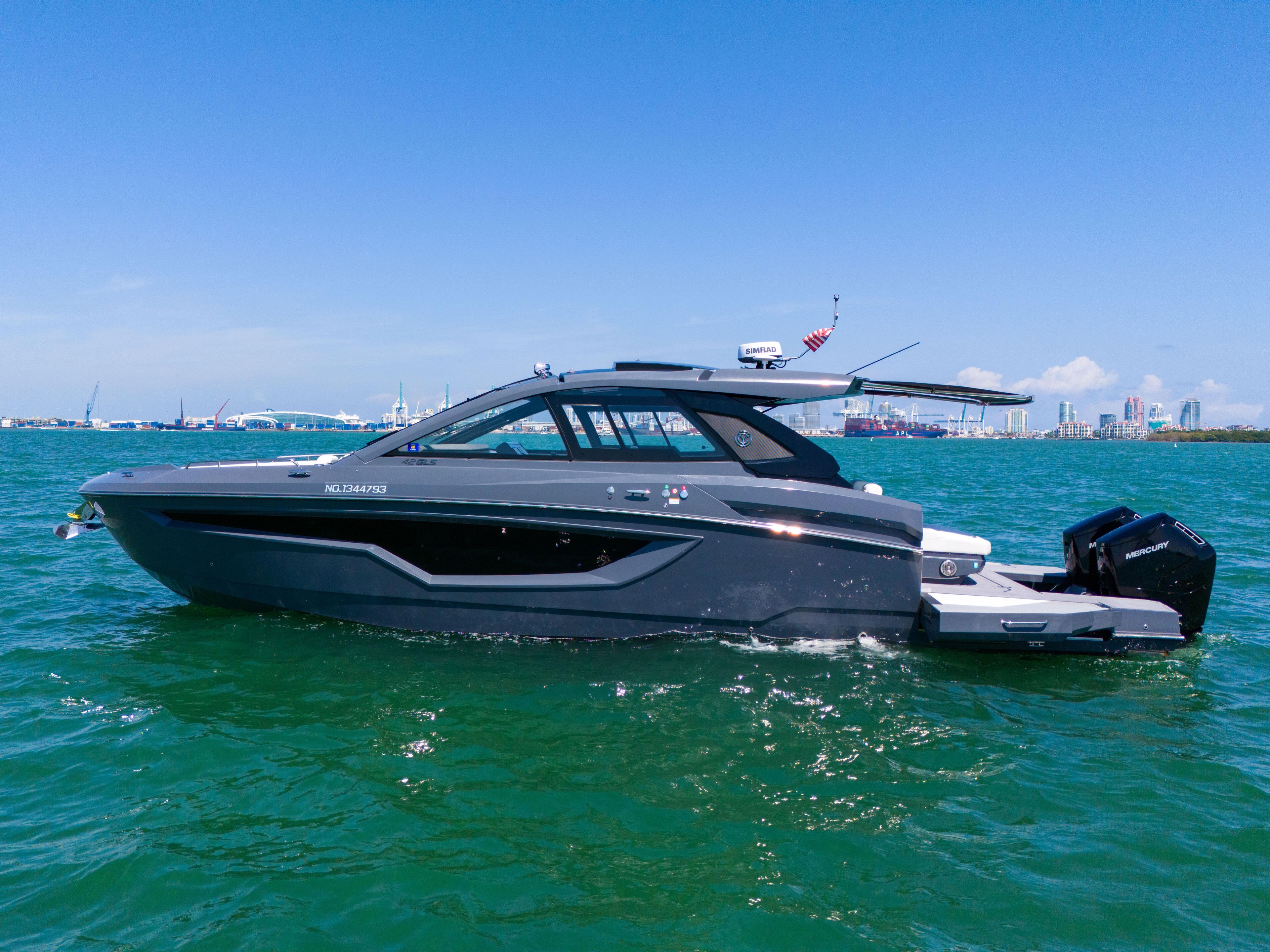 2023 Cruisers Yachts 42 