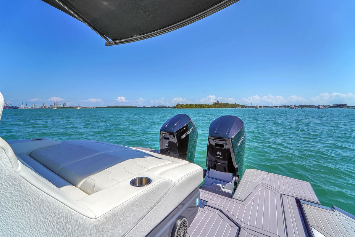 2023 Cruisers Yachts 42 