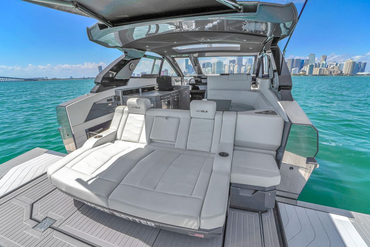 2023 Cruisers Yachts 42 