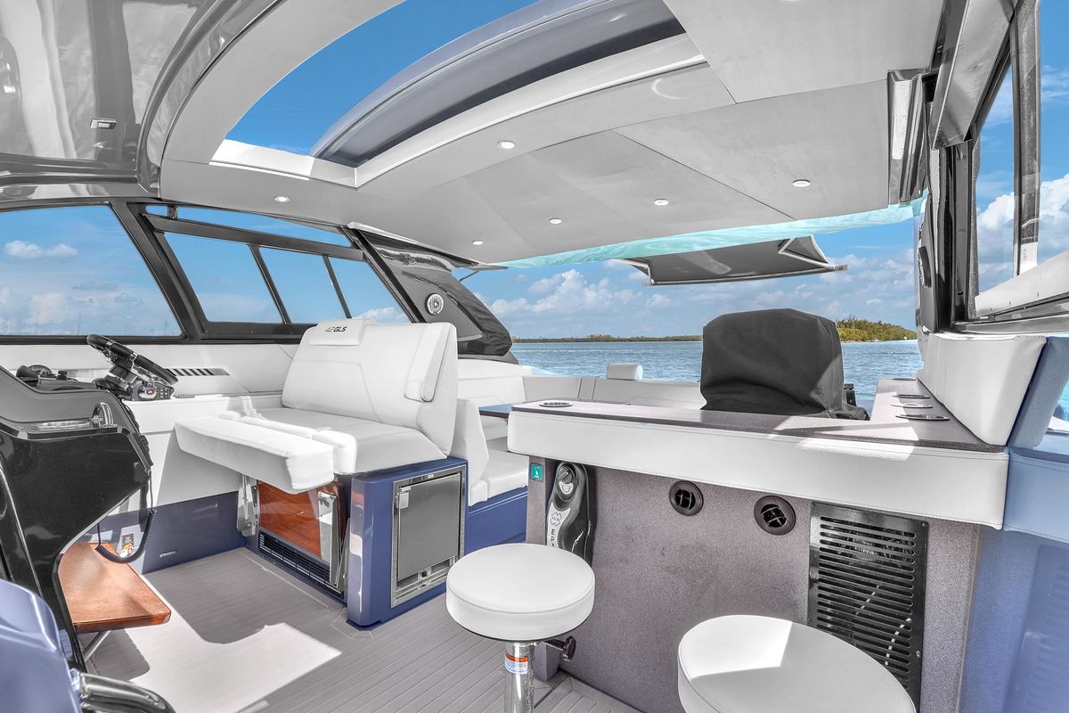 2023 Cruisers Yachts 42 