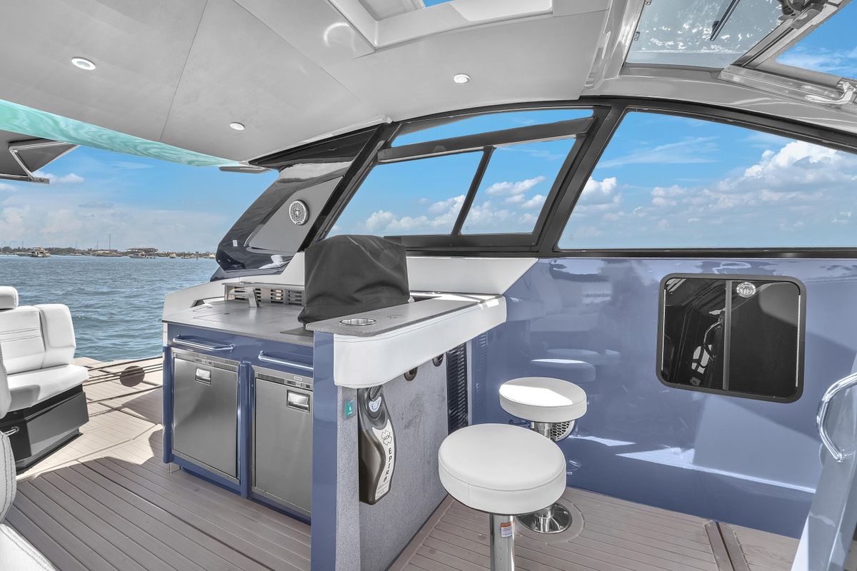 2023 Cruisers Yachts 42 
