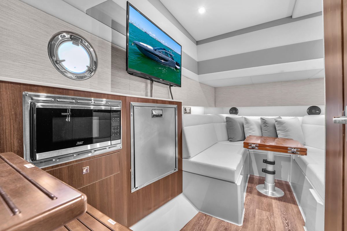 2023 Cruisers Yachts 42 