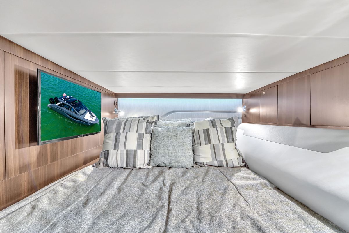 2023 Cruisers Yachts 42 