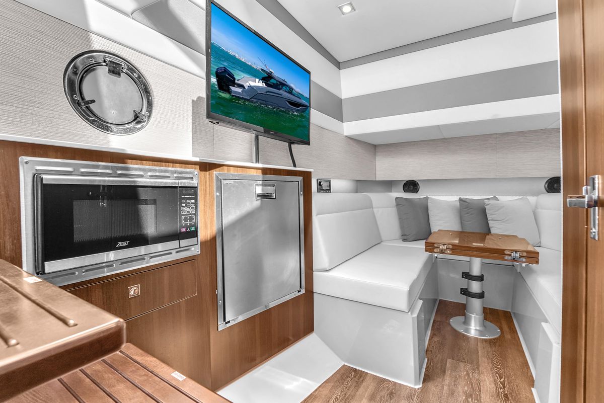 2023 Cruisers Yachts 42 
