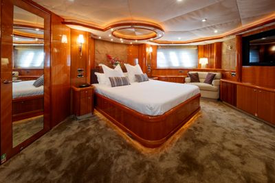 Yacht