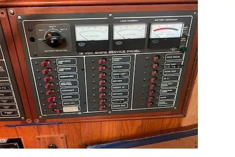 Shamrock Yacht Photos Pics 12V DC panel