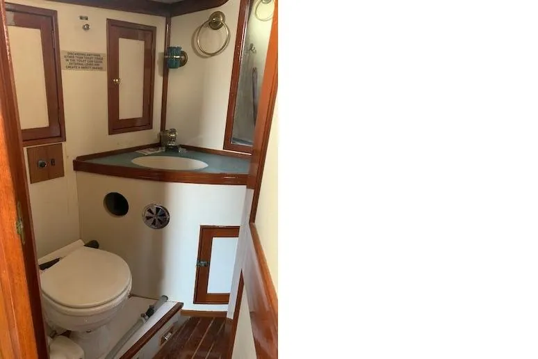 Shamrock Yacht Photos Pics Head compartment