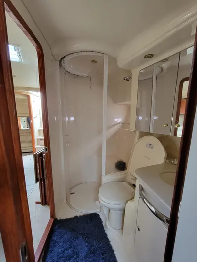  Yacht Photos Pics Bathroom interior of 2000 Sea Ray 460 Sundancer yacht, featuring shower and toilet.