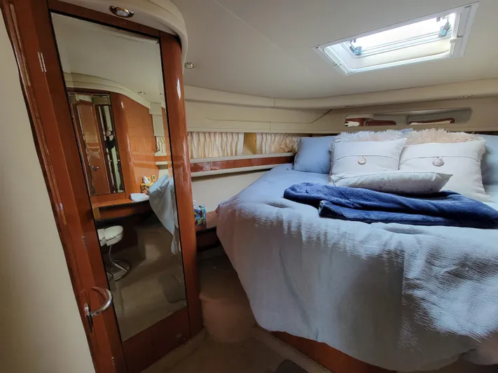  Yacht Photos Pics Luxurious cabin interior of 2000 Sea Ray 460 Sundancer yacht with cozy bedding.
