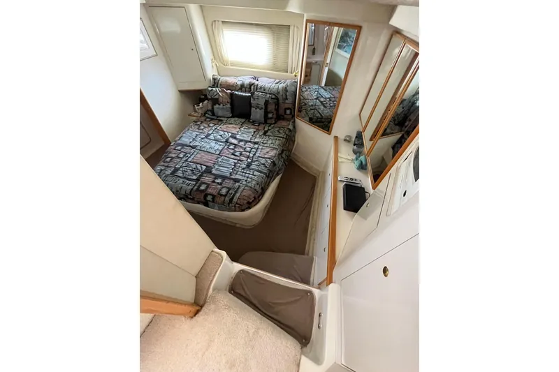  Yacht Photos Pics 1997 Sea Ray 420 Aft Cabin bedroom with patterned bedding and mirrored walls.
