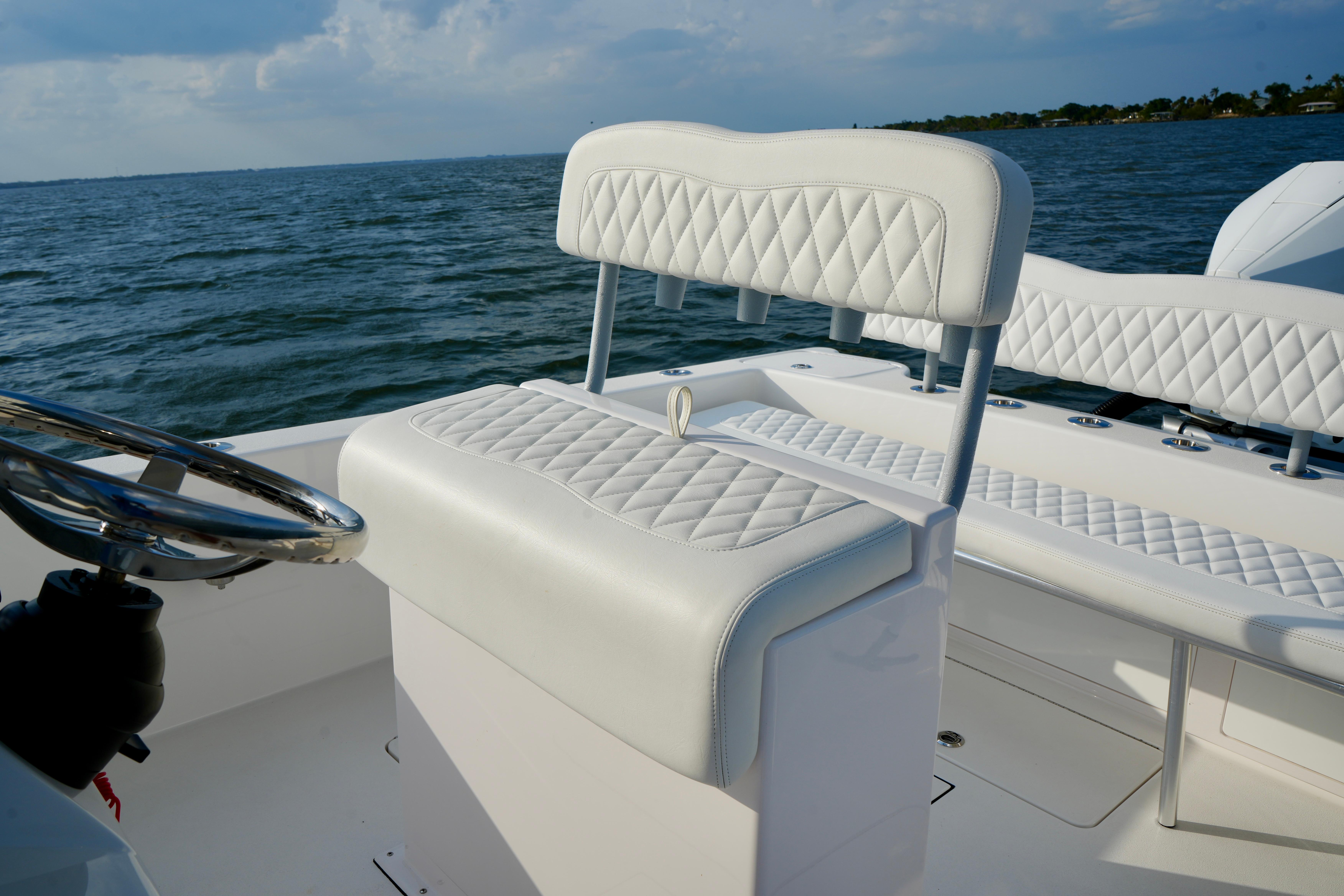 Reef Runner 23 - Seating