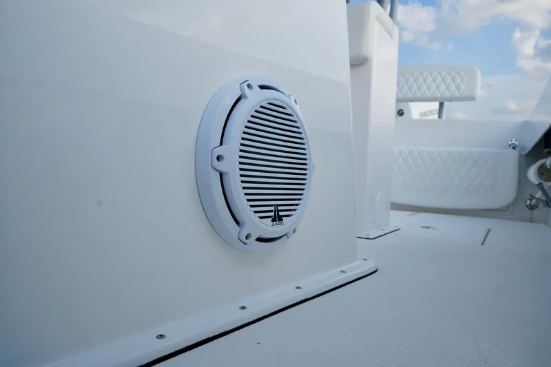 2024 23 Reef Runner Yacht Photos Pics Reef Runner 23 - Deck Equipment