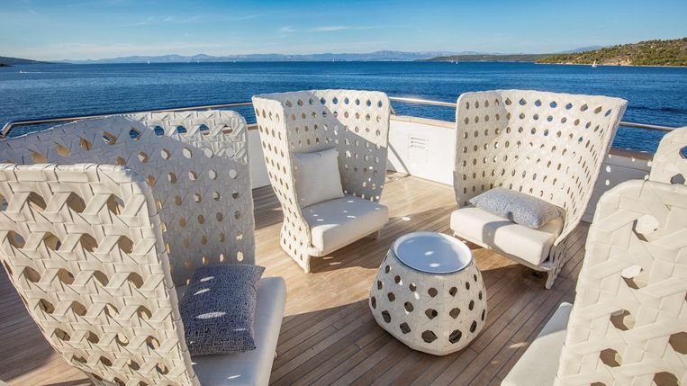 2015-196-11-motor-yacht-custom