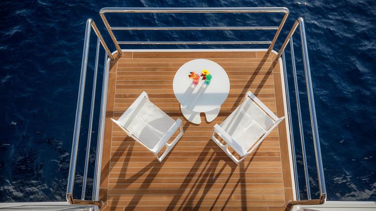 2015-196-11-motor-yacht-custom