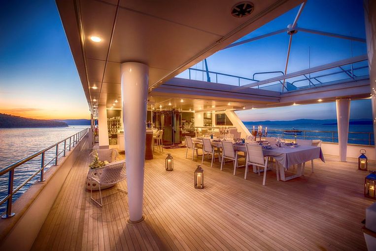 2015-196-11-motor-yacht-custom