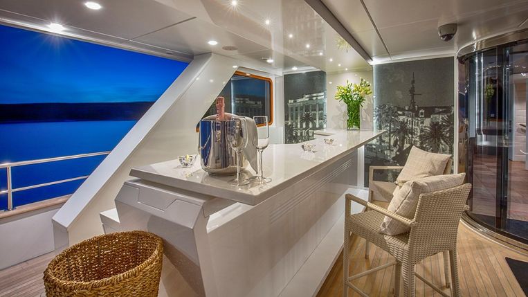 2015-196-11-motor-yacht-custom